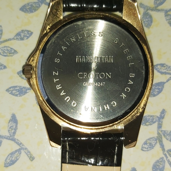 Manhattan by Croton Crystal Bezel Watch - Picture 5 of 6